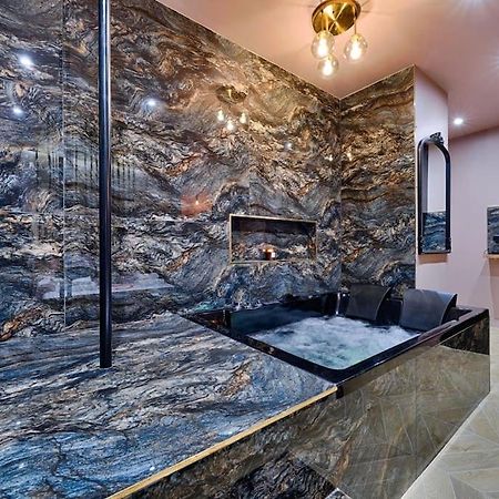 Welcome To Secret Love Yerres Екстер'єр фото