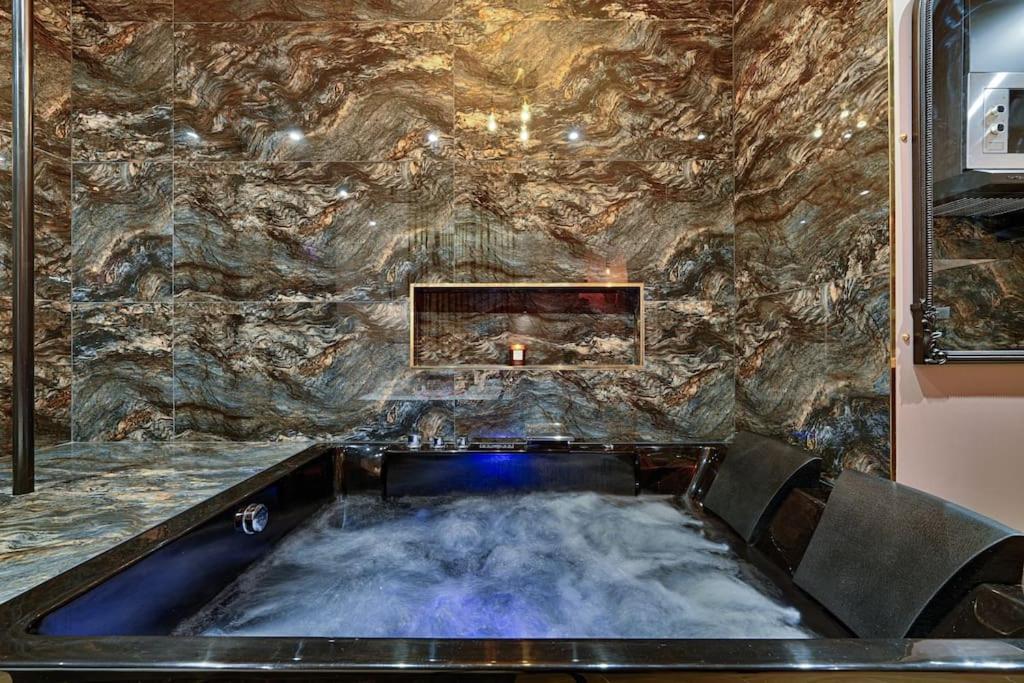 Welcome To Secret Love Yerres Екстер'єр фото