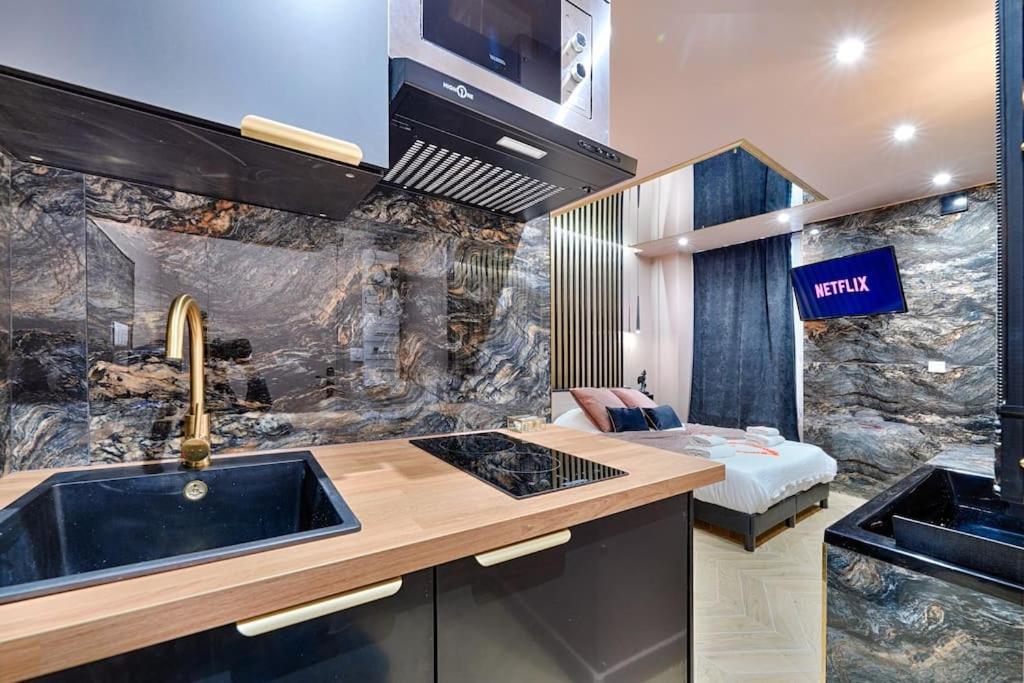 Welcome To Secret Love Yerres Екстер'єр фото