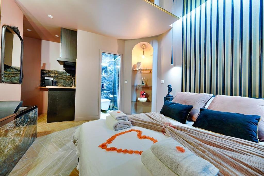 Welcome To Secret Love Yerres Екстер'єр фото